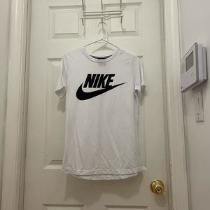 Nike women’s tee